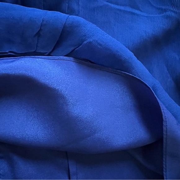 J. Crew 100% Silk Bright Royal Blue Button Up Back Long Sleeve Lined Top sz 12 - Picture 4 of 6